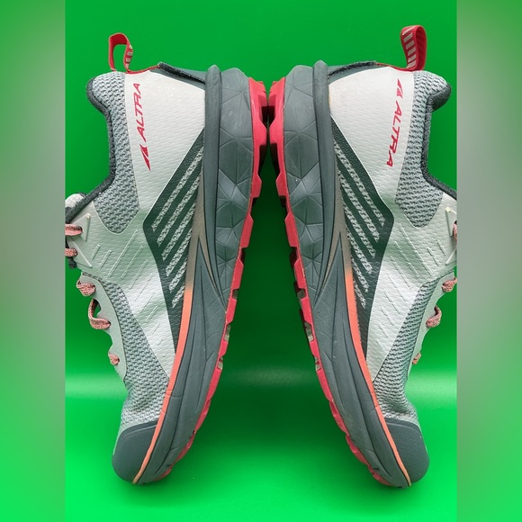Altra Women’s Gray and Pink Athletic Shoes - Picture 7 of 8